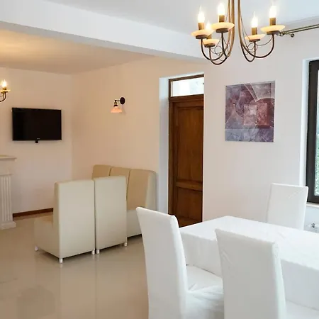 La Conac By 4* Bucureşti